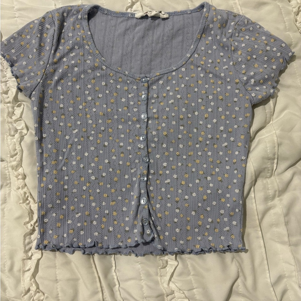Hippie Rose Womens top Sz Small Floral scoop neck short sleeve knit Button Front